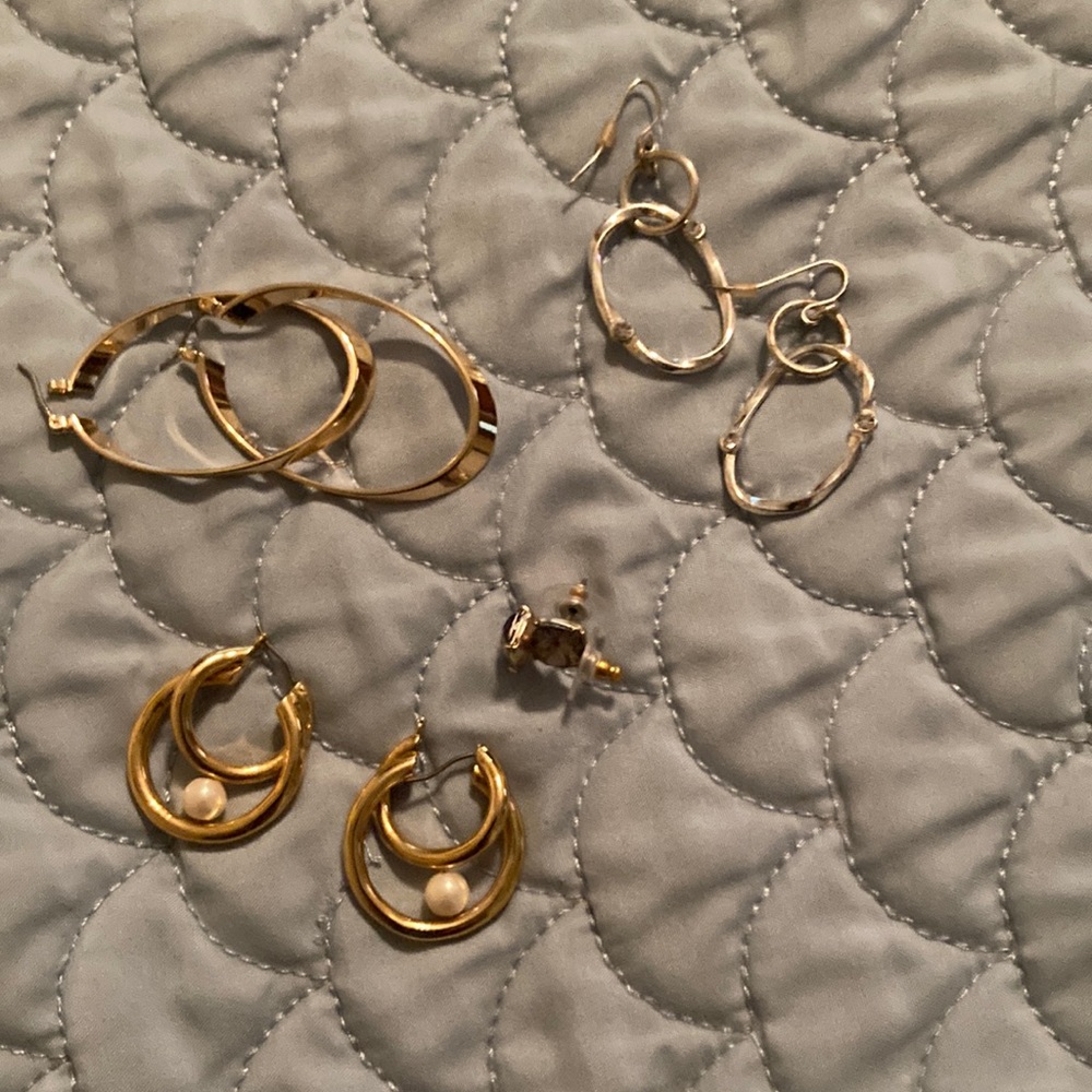 4 pairs of earrings.